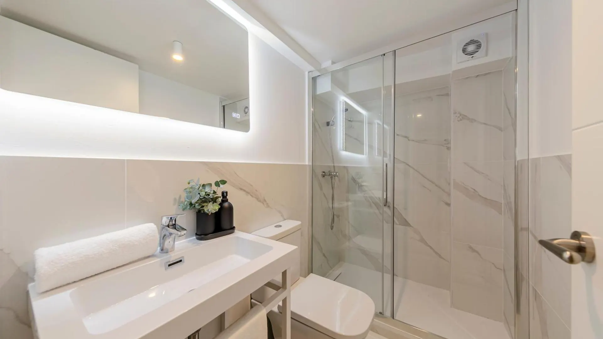 Isg Apartments Conde Negro 10 Seville